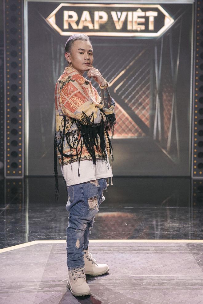 Binz vẫn nghiện màu hường và sặc mùi tiền qua 2 mùa Rap Việt-9