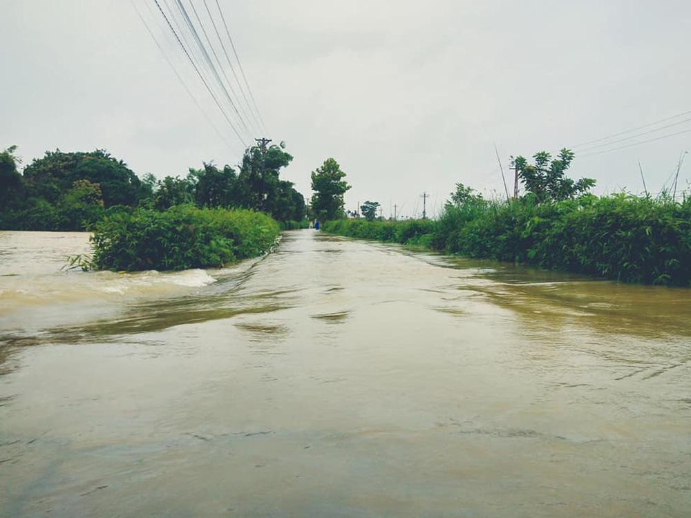 Miền Trung mưa bão dữ dội, nhiều người mất tích, nhà tốc mái-3