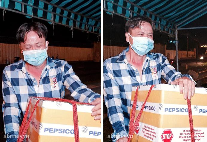 Người đàn ông ôm tro cốt vợ về quê, khóc nấc vì xin được hộp cơm chay-4