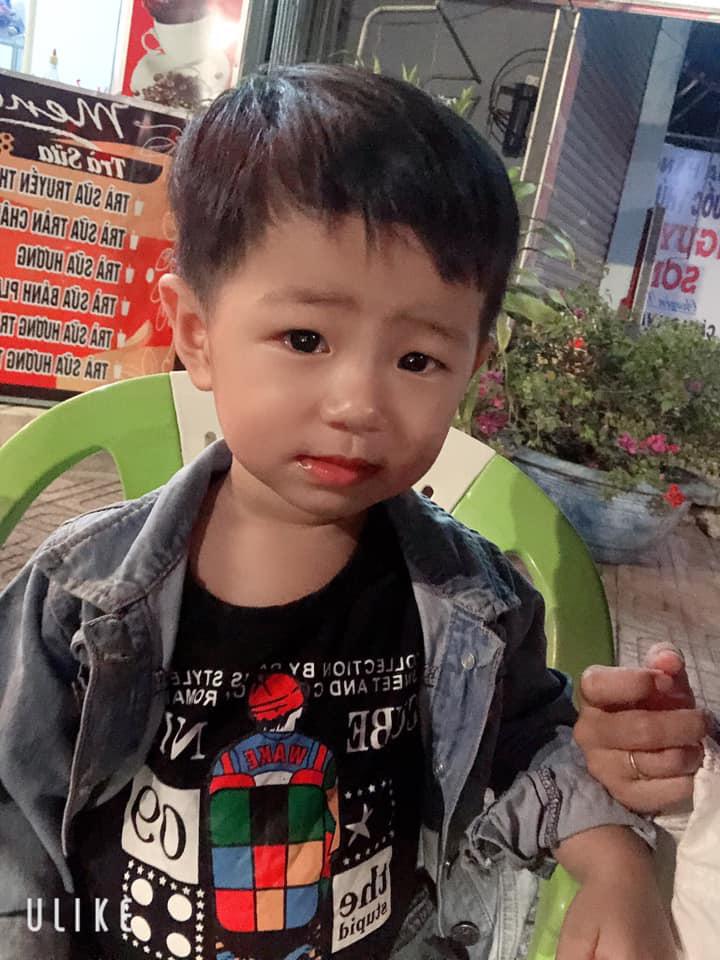 Clip: Công an tìm kiếm cháu bé 2 tuổi mất tích bí ẩn ở Bình Dương-1