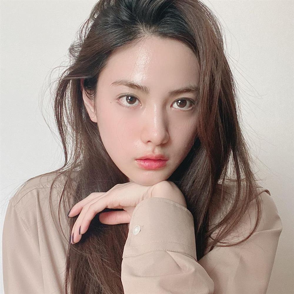 Tuyệt chiêu make-up siêu lạ từ TikTok, liệu có thích hợp ngoài đời?-6