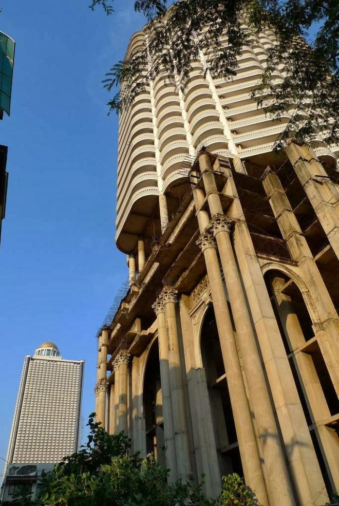 Lạnh gáy với tòa tháp ma bỏ hoang ở Thái Lan-2