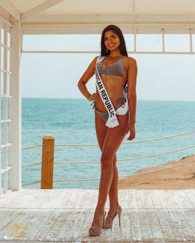 Thí sinh Miss Intercontinental 2021 tạo dáng bikini phản cảm-6