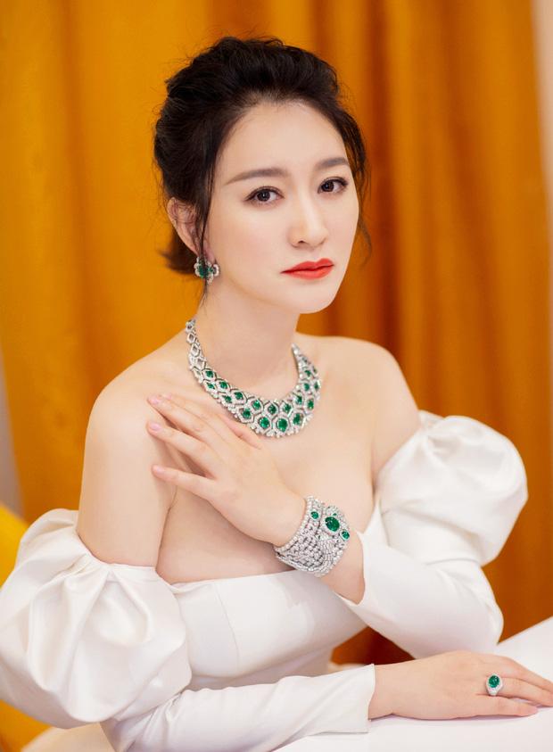 Lý Tiểu Nhiễm khổ vì yêu mafia, bị dọa tạt axit, tiêm máu HIV-5