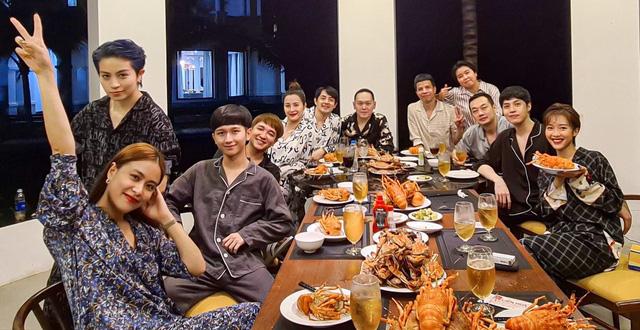 Cùng đi đánh golf, Gil Lê và Hoàng Thùy Linh lên đồ lạc quẻ quá trời-8