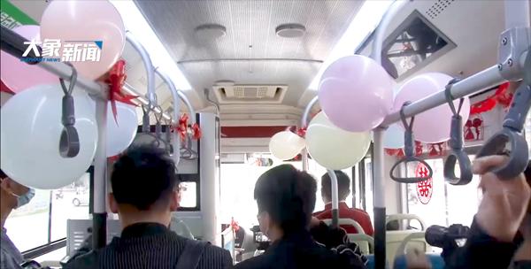 Đám cưới siêu đặc biệt: Cô dâu lái xe buýt đón chú rể và người thân-4