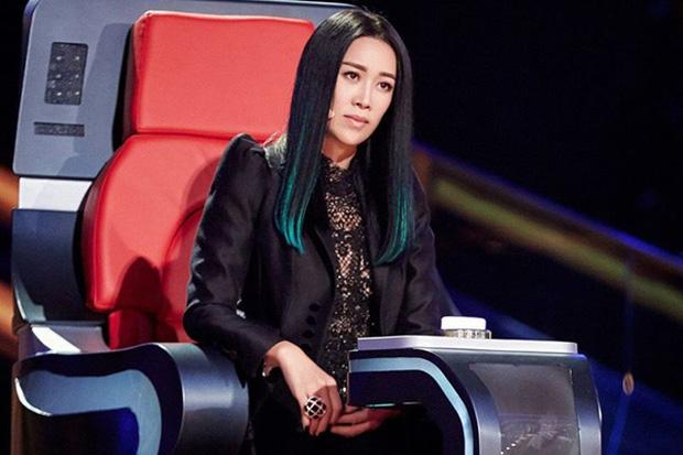 Nữ ca sĩ dính án nhạy cảm khi MV có cảnh nóng giữa thanh thiên bạch nhật-2