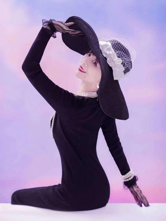 Cụ bà 80 tuổi ở Trung Quốc sở hữu hàng trăm đôi giày cao gót-2