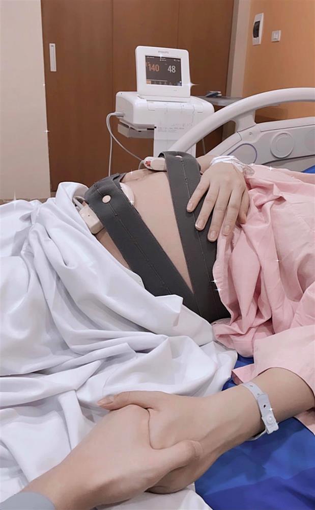 Nữ DJ sinh con cho chồng mới, phản ứng con riêng gây sốt-3