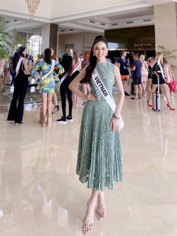 Bị nghi buôn lậu, Ái Nhi vẫn chiếm spotlight ở Miss Intercontinental-2