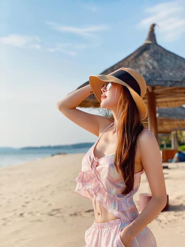 Yêu bồ kém tuổi, mỹ nhân khoái quên áo ngực: Lệ Quyên top 1-13