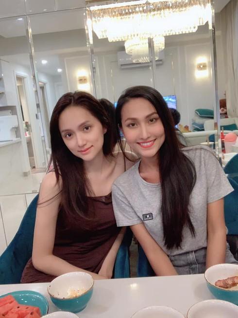 Mỹ nhân chuyển giới đọ sắc cùng khung hình: Hương Giang mãi đỉnh!-3