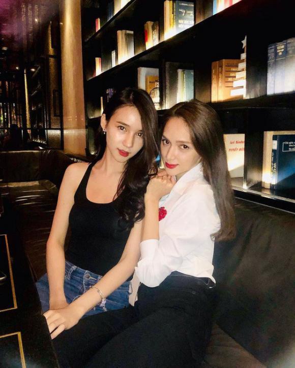 Mỹ nhân chuyển giới đọ sắc cùng khung hình: Hương Giang mãi đỉnh!-4