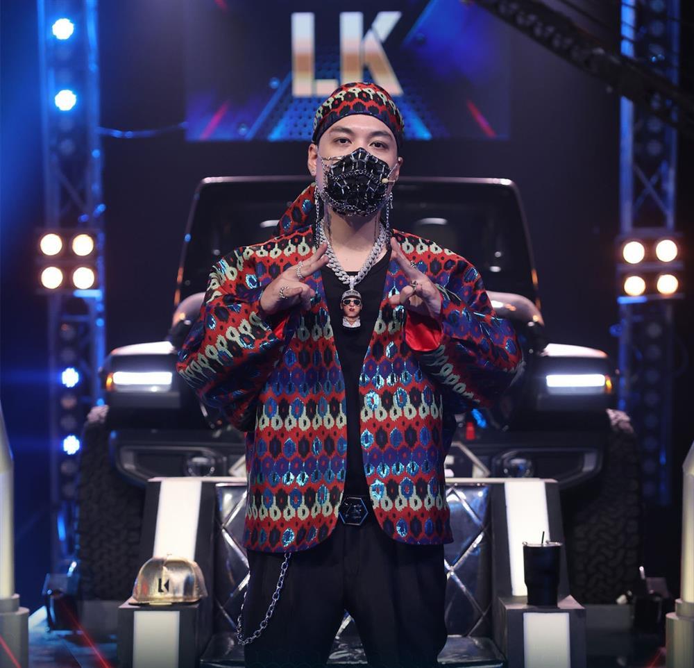 Giám khảo và thí sinh chuộng đeo vòng cổ xích tại Rap Việt-1