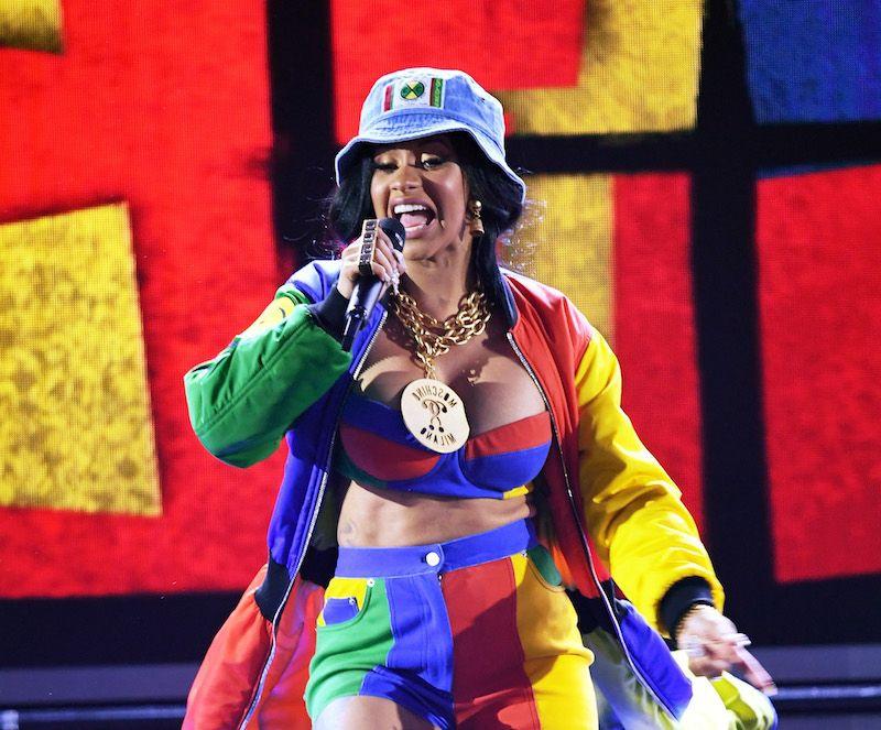 Giám khảo và thí sinh chuộng đeo vòng cổ xích tại Rap Việt-4