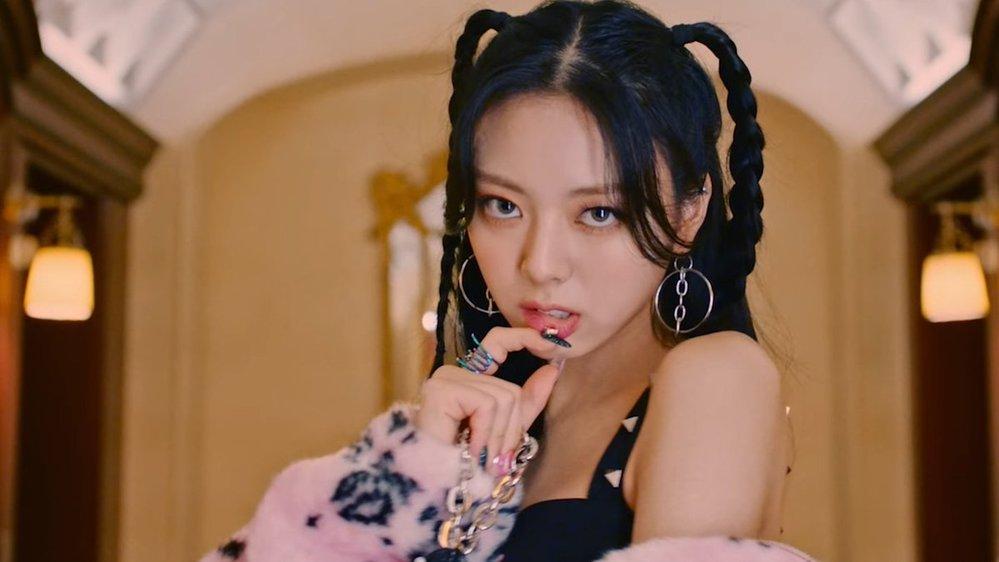 Knet tranh cãi visual đại diện các nhóm nữ gen 4 Kpop-4