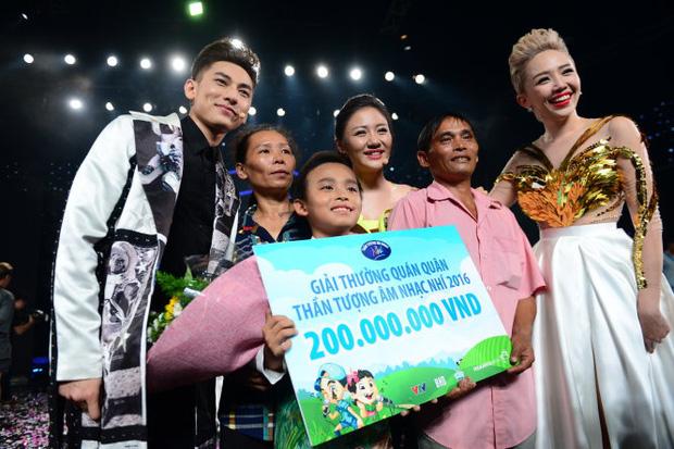 Hồ Văn Cường là quán quân mùa đầu tiên của Vietnam Idol Kids, Hồ Văn Cường nhanh chóng nhận được sự chú ý và yêu thương từ đông đảo khán giả bởi giọng hát trời phú cùng nỗ lực vươn lên không ngừng.