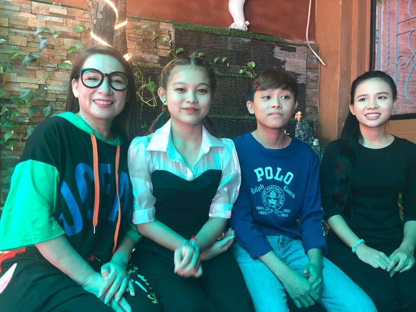 3 con nuôi Phi Nhung sang Mỹ hát, Hồ Văn Cường bị loại?-3