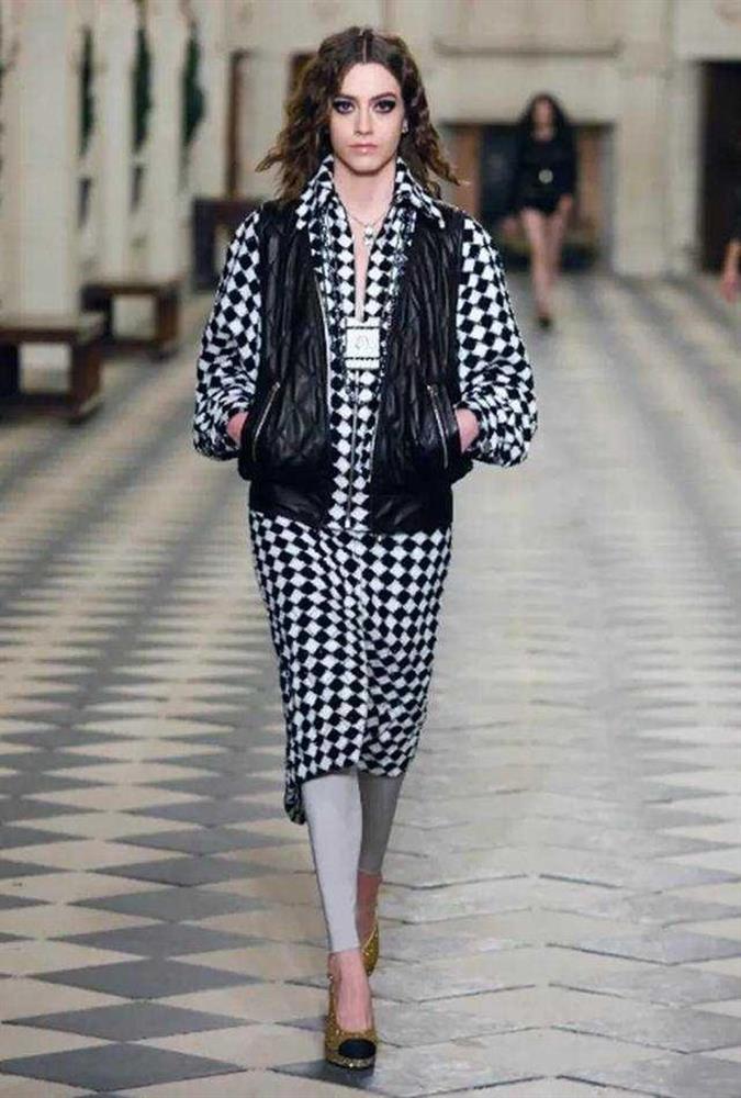 Xu hướng kẻ caro đen trắng đổ bộ thu đông được Lisa, Mai Davika lăng-xê-5