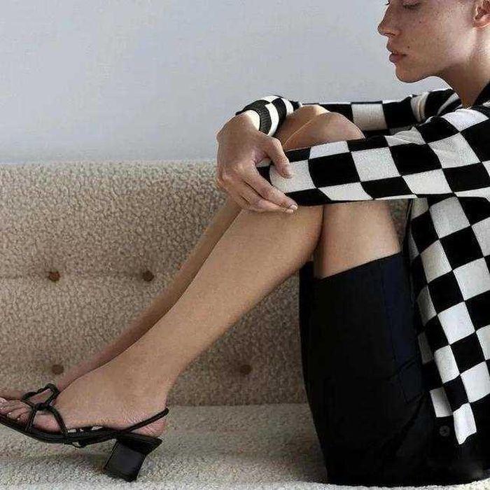 Xu hướng kẻ caro đen trắng đổ bộ thu đông được Lisa, Mai Davika lăng-xê-7