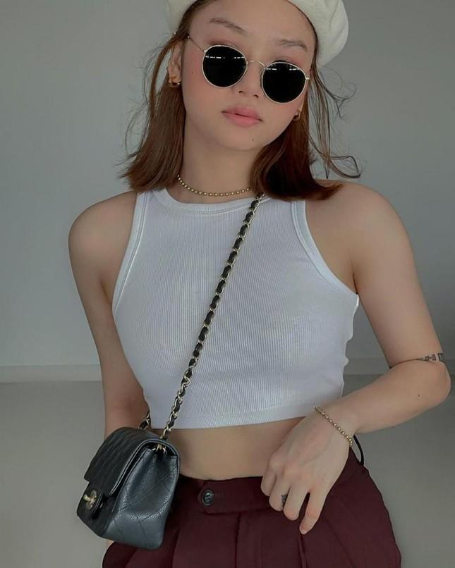 Hà Hồ lấy báo che vòng 1 táo bạo - Thiều Bảo Trâm khoe eo bé tí-8