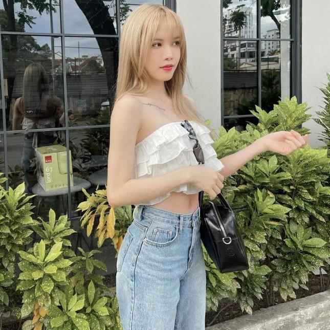 Hà Hồ lấy báo che vòng 1 táo bạo - Thiều Bảo Trâm khoe eo bé tí-5