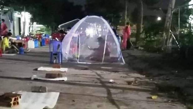 Sợ hết vaccine, người dân Bình Dương xếp hàng chờ từ đêm đến sáng-2