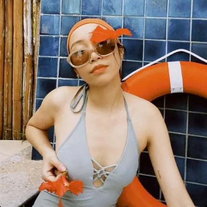 Con gái Mỹ Linh 19 tuổi ngày càng bạo sau màn tụt quần khoe vòng 3-8