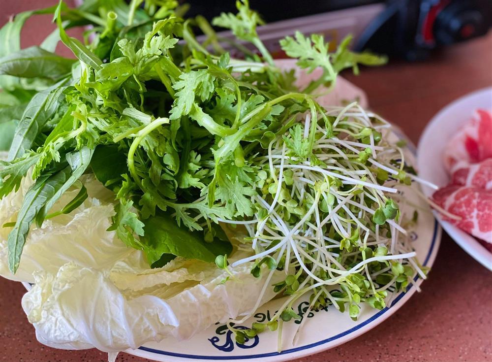 Trời lạnh làm ngay nồi lẩu bổ dưỡng nóng bỏng lưỡi, cả nhà ăn cạn-4