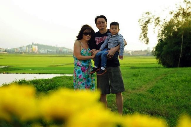 Vợ chồng Di Yến Quỳnh về Việt Nam năm 2010 nhận con nuôi. Họ có 2 con trai nuôi một người đã 19 tuổi và một người 14 tuổi. "Ai cũng biết, dù ở phương Tây việc một người đàn ông chấp nhận và sống chung thủy với một phụ nữ chuyển giới không phải chuyện đơn giản. Vì thế, trong mối quan hệ của chúng tôi, ngoài tình yêu, còn nhờ vào sự bao dung của ông xã", Di Yến Quỳnh nói.