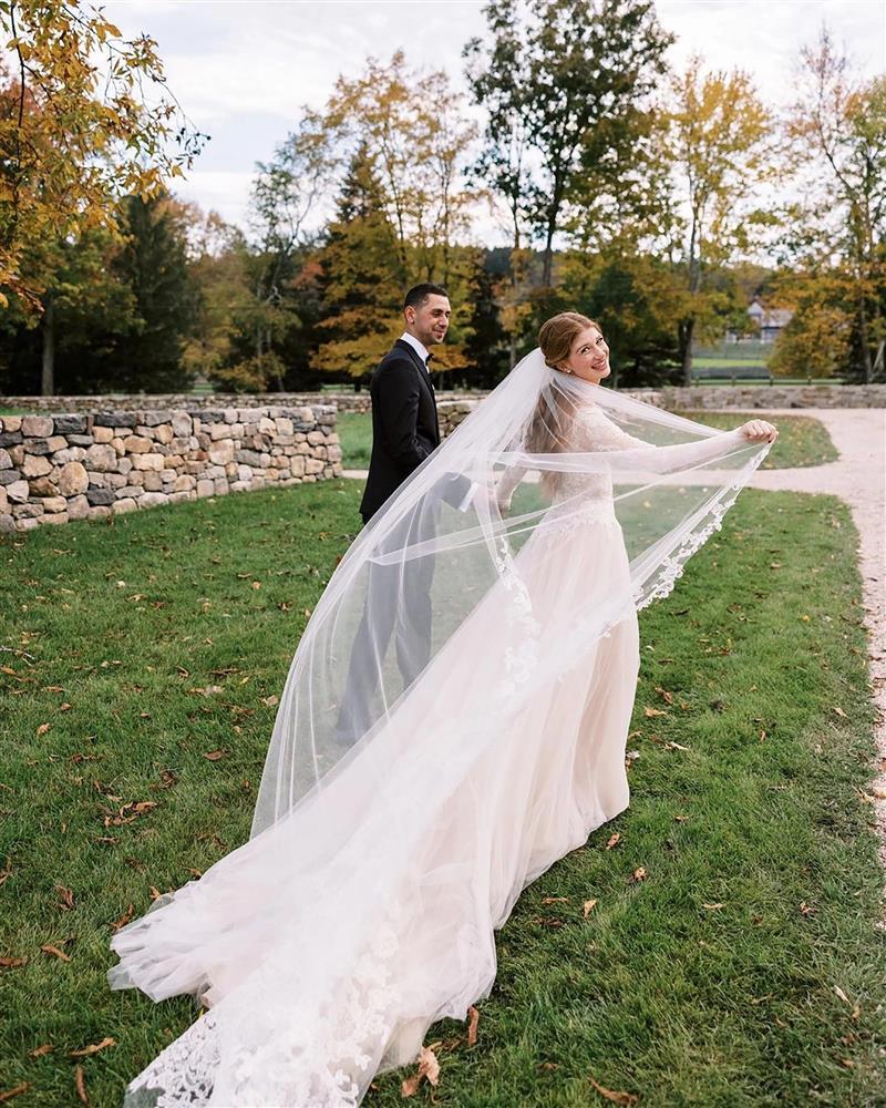 Cận cảnh váy cưới con gái Bill Gates: Đơn giản nhưng sang chảnh-2