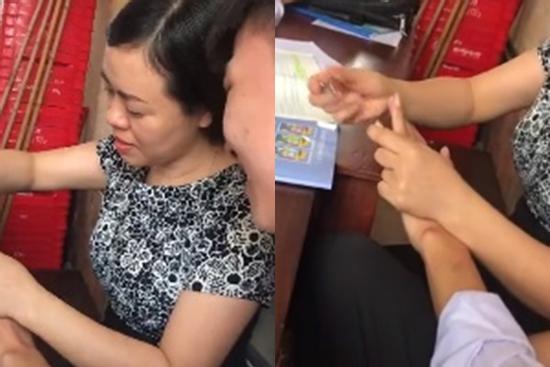 Giờ ra chơi cô giáo làm hành động siêu dễ thương cho học trò