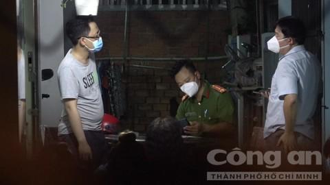 TP.HCM: Kẻ lạ phá cửa bế bé trai đi, bà ngoại bị đánh khi cứu cháu-2