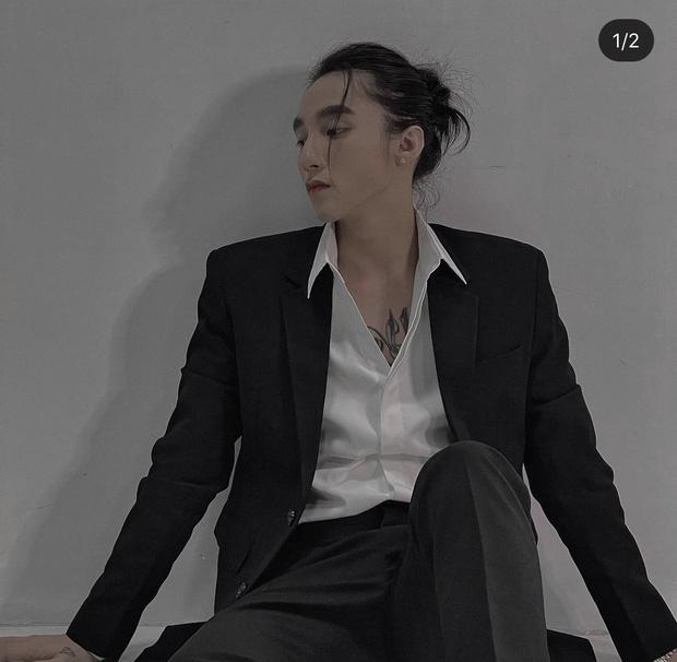 Sơn Tùng chuẩn soái ca sơ mi trắng lịch lãm, tóc lưa thưa-1
