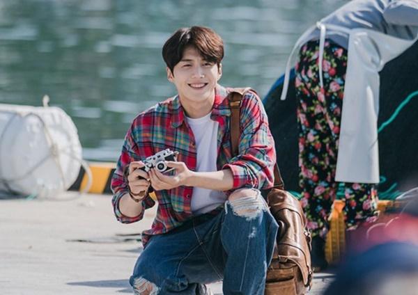 Lịch trình của dàn diễn viên Hometown Cha-Cha-Cha bị hủy hàng loạt-1