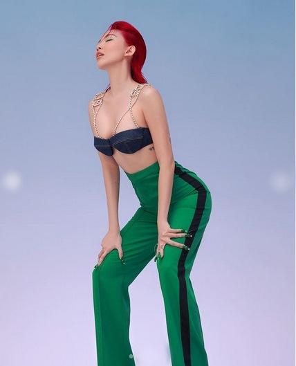 Tóc Tiên hóa tiên cá mắc cạn, phô vòng 1 căng đét-4