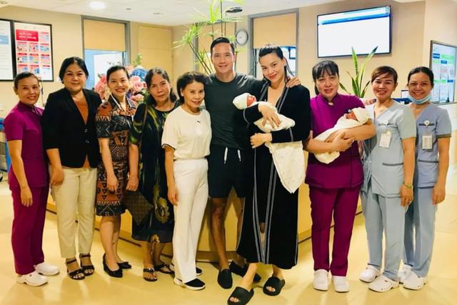 Phan Thành bù xù, Kim Lý đỏm dáng khi túc trực vợ sau sinh-4