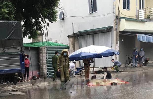 Clip: Nữ sinh kẹp 3 tông thẳng xe tải khiến tất cả kinh hãi-2