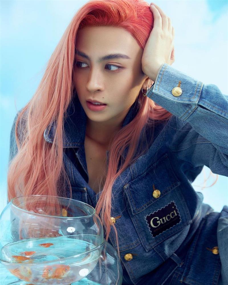 Gil Lê gây sốc với mái tóc dài thượt màu đỏ trong ngày Phụ nữ-2