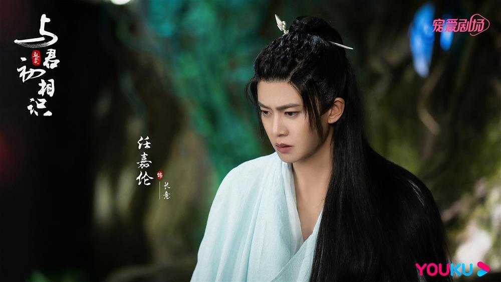 Nhậm Gia Luân xấu hổ ê chề bị phát hiện dùng cơ bắp giả-1