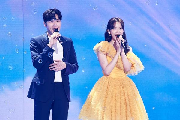 Ahn Bo Hyun thay thế Kim Seon Ho nên đôi cùng Yoona-4