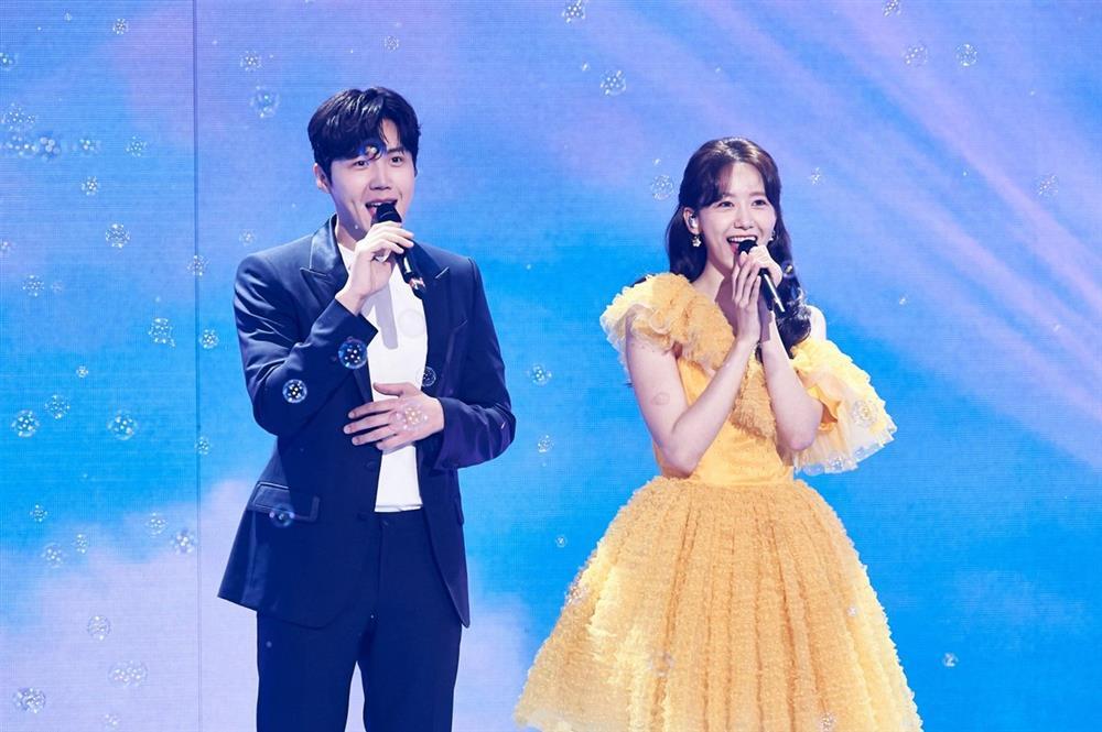 Fan tiếc nuối nhìn lại sân khấu collab của Yoona và Kim Seon Ho-2