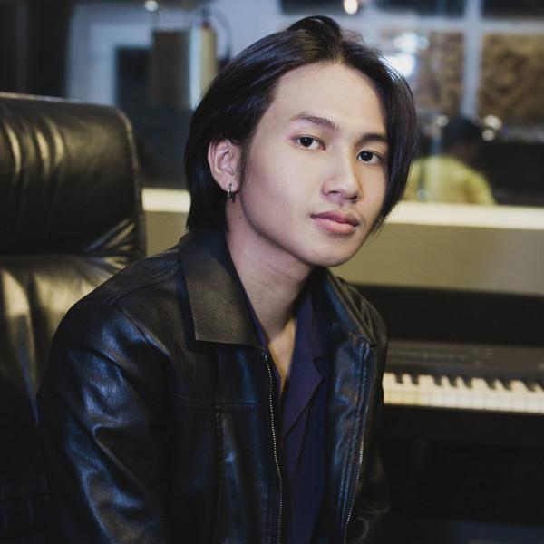 Tháng 10/2018, cái tên Nguyễn Trọng Tài bất ngờ trở thành một từ khóa hot trên cộng đồng mạng khi bản hit Hongkong1 nhanh chóng nổi đình nổi đám nhờ một video ngẫu hứng quay trên… bàn nhậu. Không dừng lại ở đó, Hongkong1 ngày càng lan tỏa nhiều hơn và trở thành bản hit quốc dân suốt một thời gian dài. Với giai điệu có chỉ số "ám ảnh" cao, Hongkong1 đưa Nguyễn Trọng Tài từ một nhân vật trong bóng tối tỏa sáng trên các thảm đỏ lẫn các sân khấu lớn.