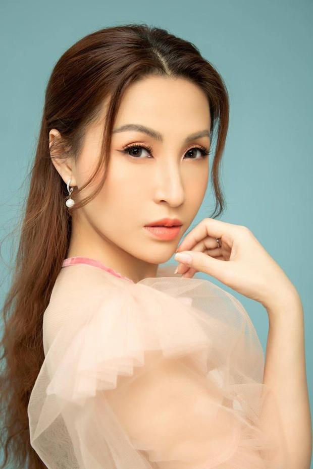 Nhắc đến Vĩnh Thuyên Kim, khán giả hẳn sẽ nhớ ngay đến hiện tượng Teen Vọng Cổ từng làm chao đảo một thời thế hệ 8x, 9x. Thời điểm mới ra mắt, ca khúc này đã nhận phải sự chỉ trích và thu về một "rổ" gạch đá từ dư luận bởi sự pha trộn "tạp nham" từ vọng cổ, nhạc trẻ và cả rap. Không chỉ khán giả "lắc đầu" khi nghe ca khúc này mà giới chuyên môn cũng không ngần ngại gọi đây là ca khúc thảm hoạ của Vpop. Cũng từ đó mà Vĩnh Thuyên Kim bị dính phải danh xưng "ca sĩ thảm hoạ". Cũng chính danh xưng "thảm họa" lại là "miếng mồi" thu hút khán giả trẻ tìm đến Teen Vọng Cổ. Hàng loạt bản cover, clip chế ra đời nên ở bất cứ đâu, khán giả cũng dễ dàng bắt gặp giai điệu quen thuộc ấy vang vọng.