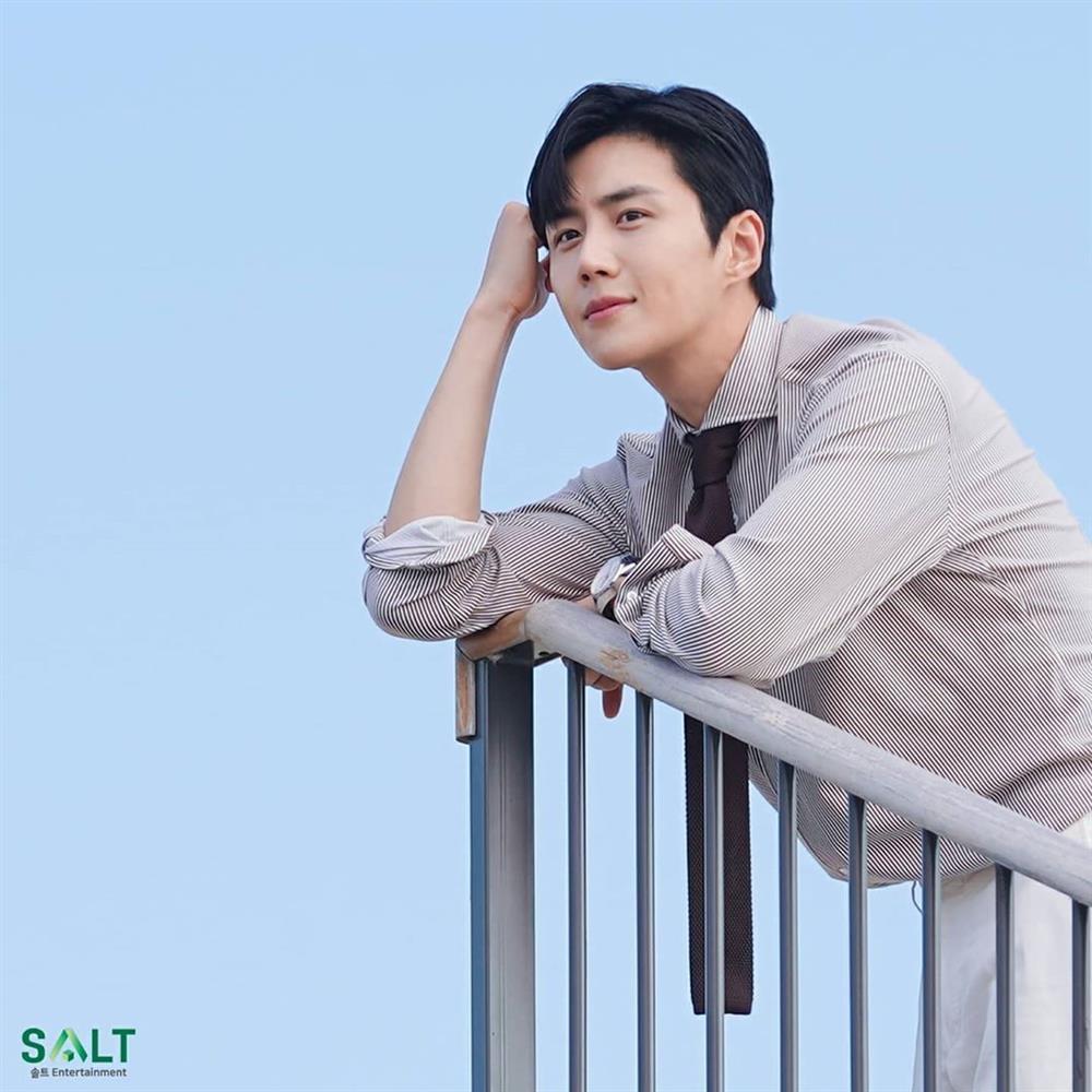 Đang được giải oan, Kim Seon Ho lại bị staff bóc tính cách thật sự-5