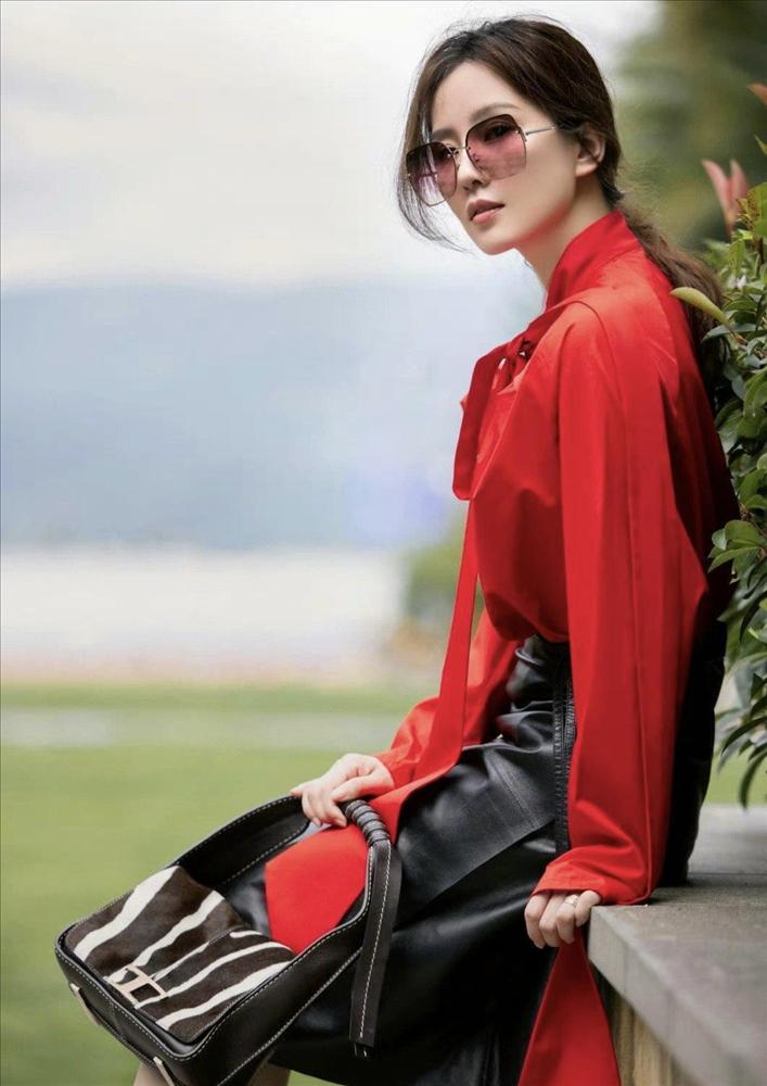 Mãn nhãn với style mùa thu lãng mạn của Lưu Thi Thi-5