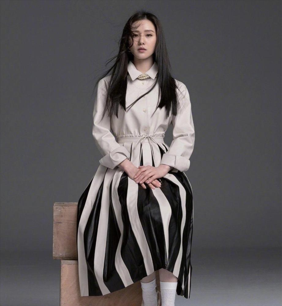 Mãn nhãn với style mùa thu lãng mạn của Lưu Thi Thi-7