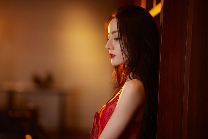 Địch Lệ Nhiệt Ba khoe body hoàn hảo, ngực đầy hút mắt-4