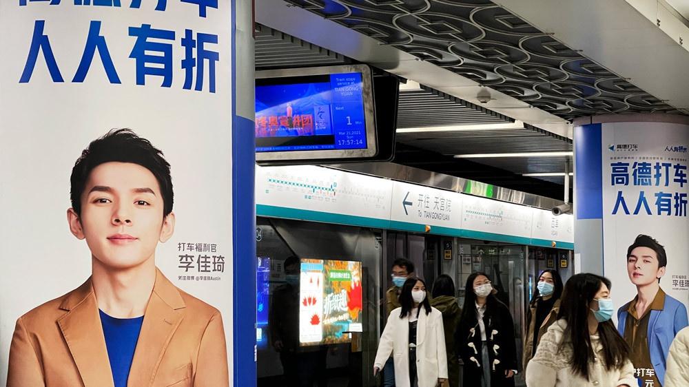 Người đàn ông Trung Quốc thử 380 thỏi son trong 6 tiếng livestream-3