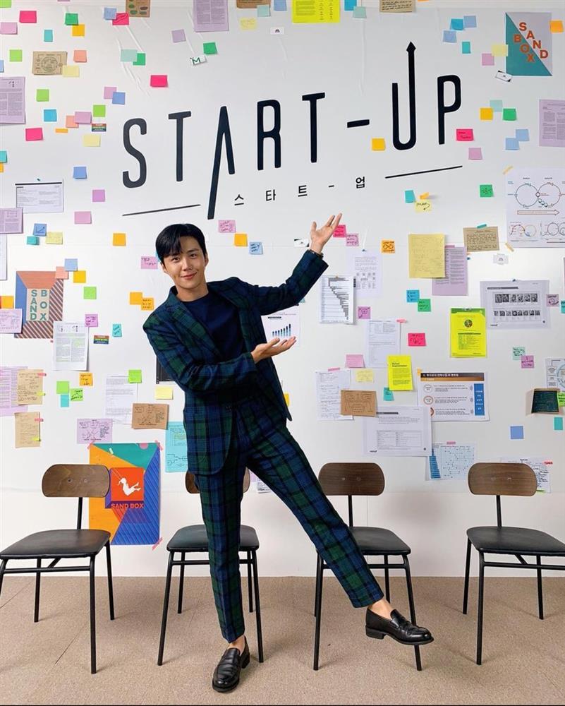 Kim Seon Ho thắng giải dù đang vướng bê bối-11